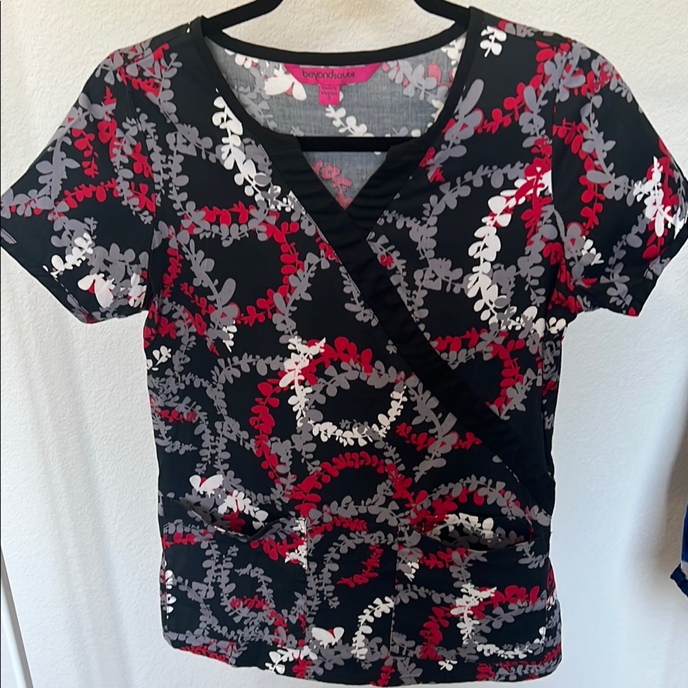 Women's Black and Red Patterned Scrub Top